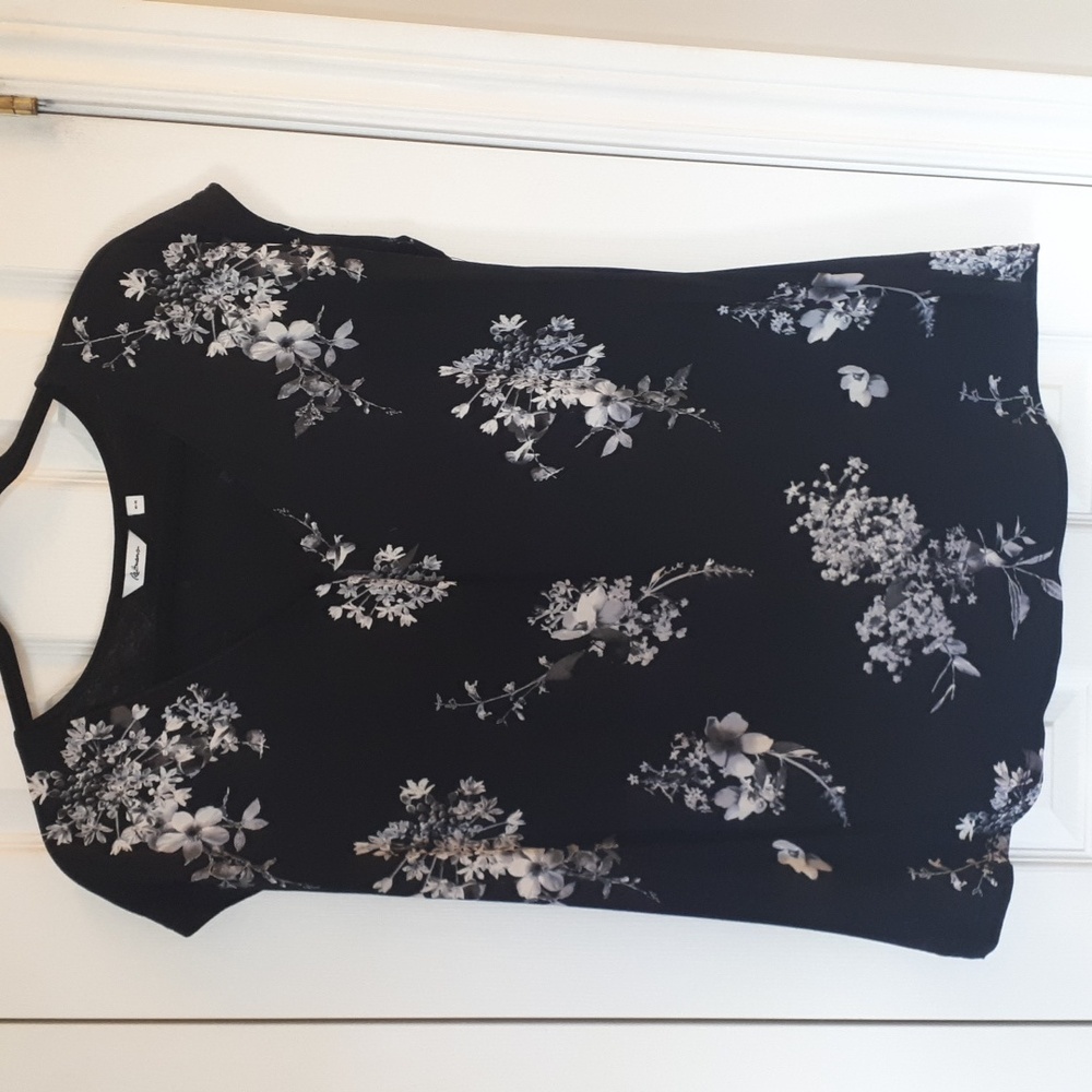 Reitmans black & white relaxed fit top